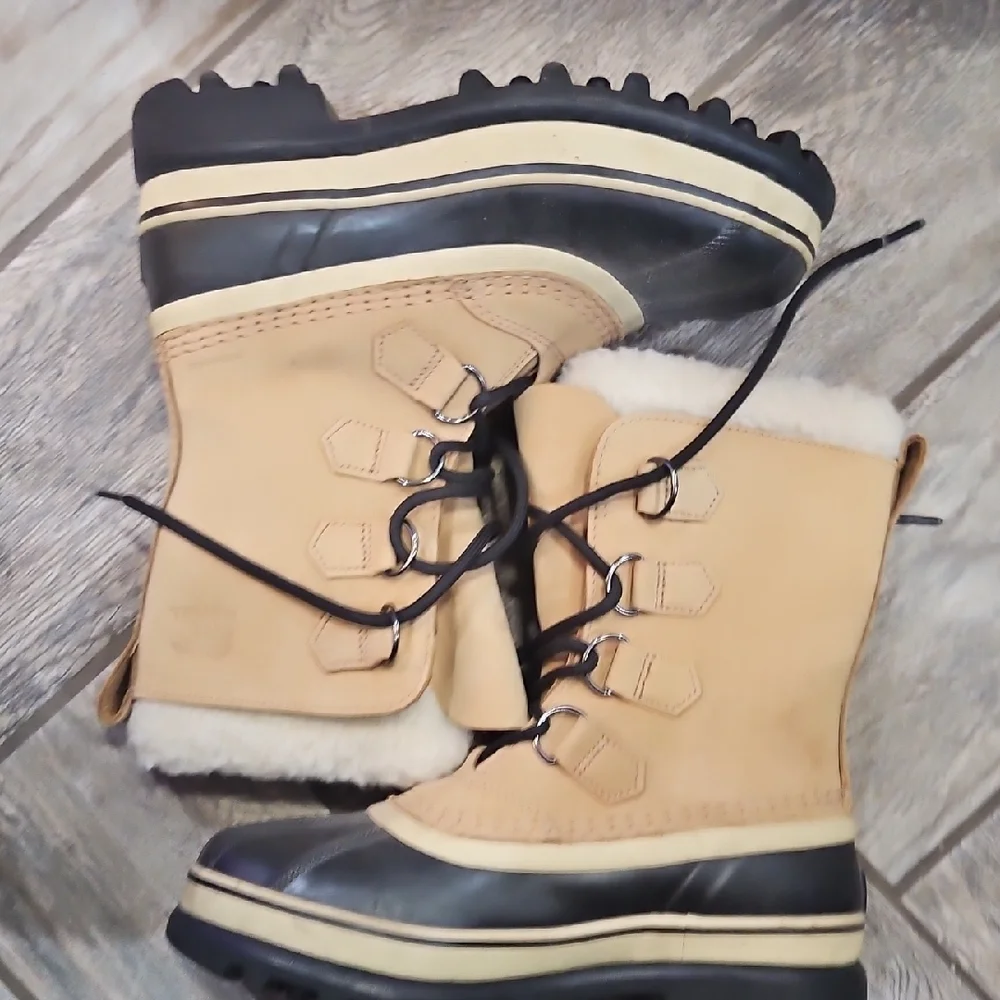 Sorel Women's Beige and Black Winter Boots